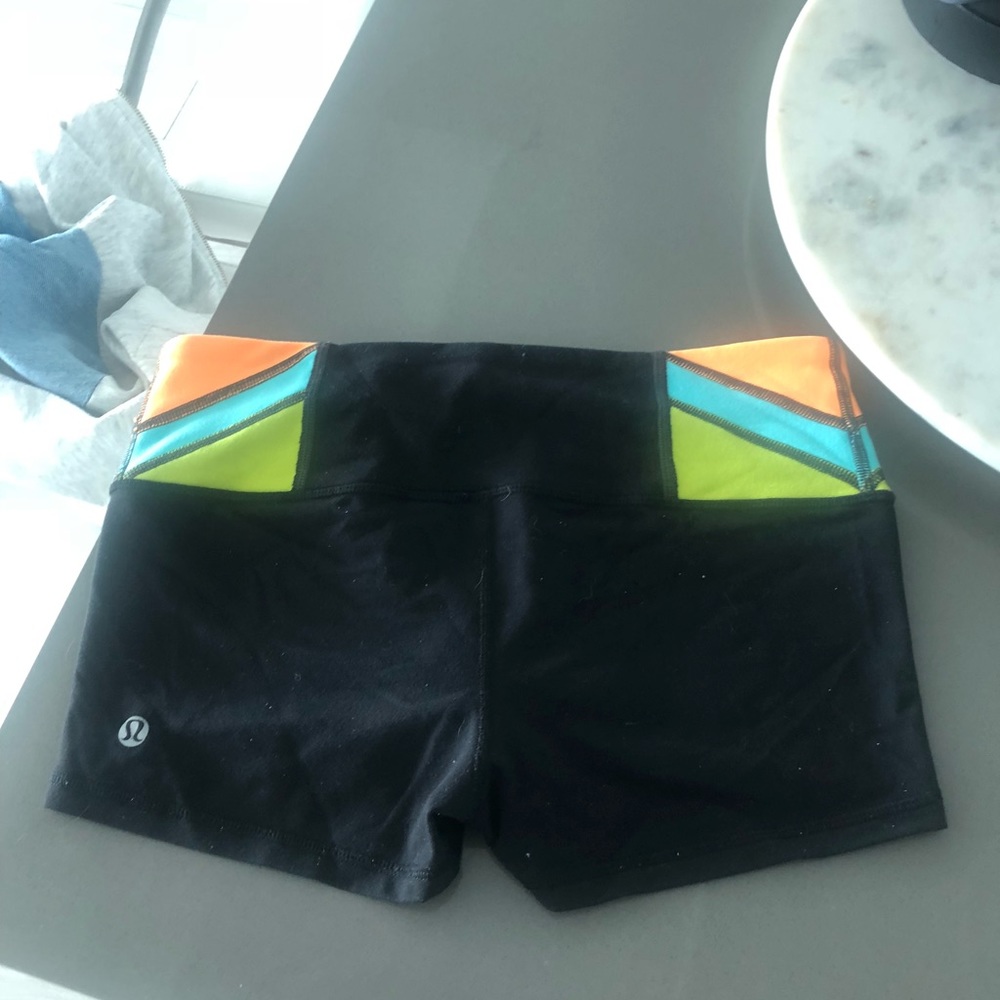 REVERSIBLE lululemon short shorts!!!!